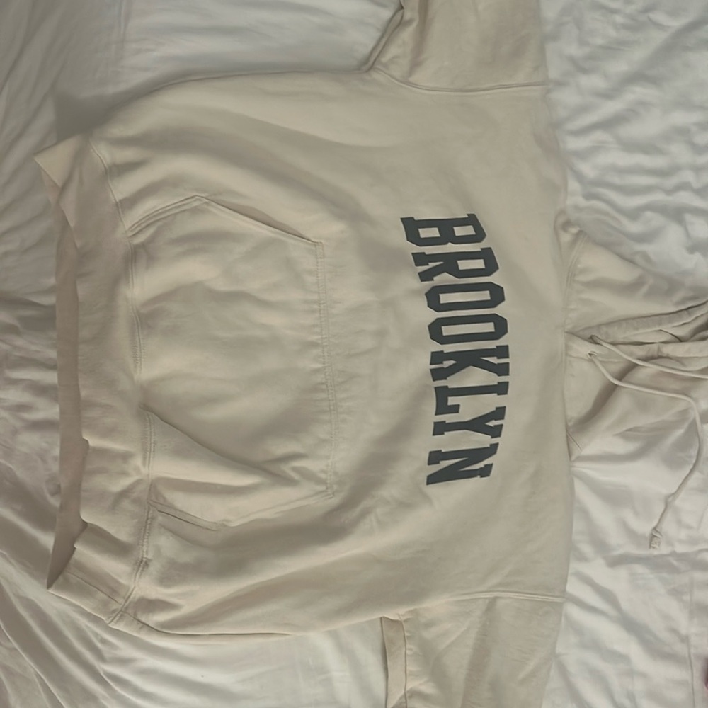 BROOKLYN BRANDY MELVILLE SWEATSHIRT